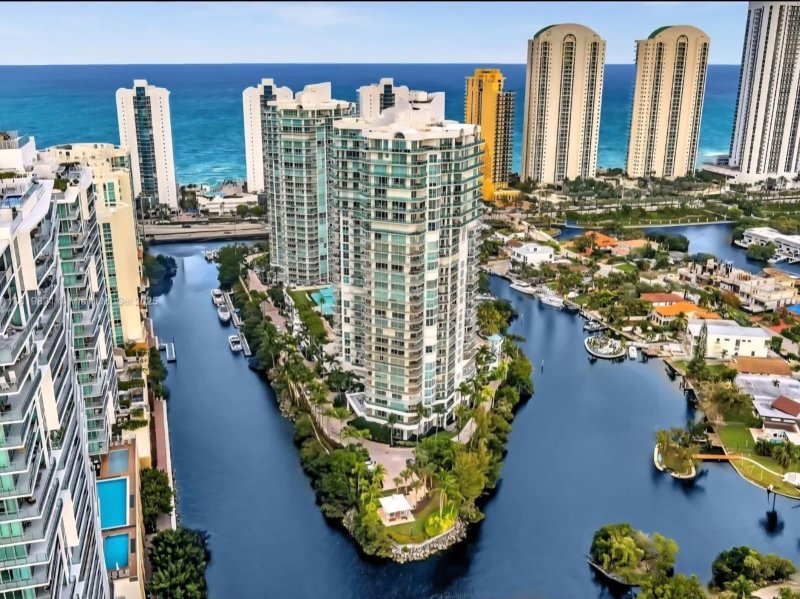 Condo for sale at Oceania 5 356