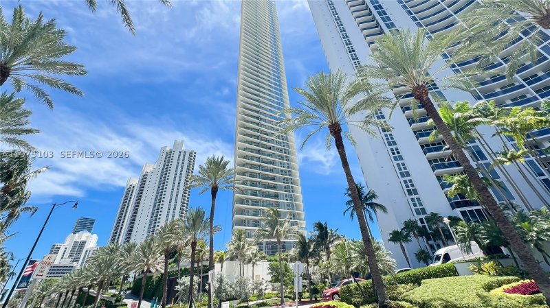 Comprar apartamento en Residences by Armani / Casa 801