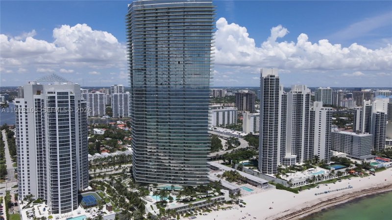 Comprar apartamento en Residences by Armani / Casa 801