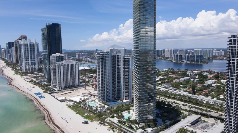 Comprar apartamento en Residences by Armani / Casa 801