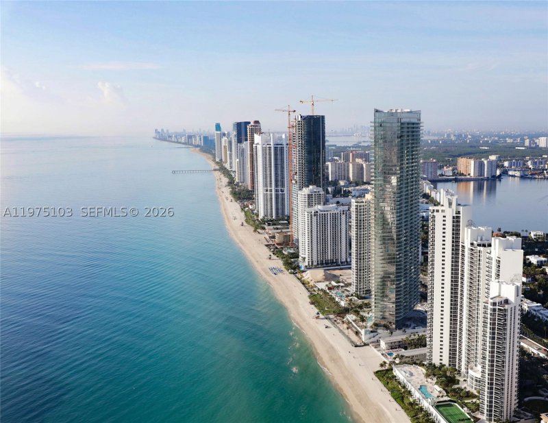 Comprar apartamento en Residences by Armani / Casa 801