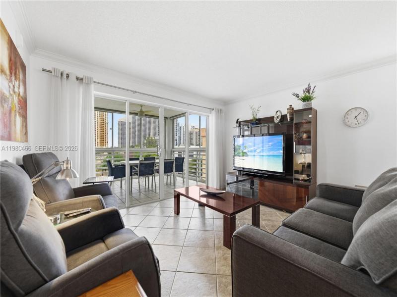 Le Frontenac Apt #614