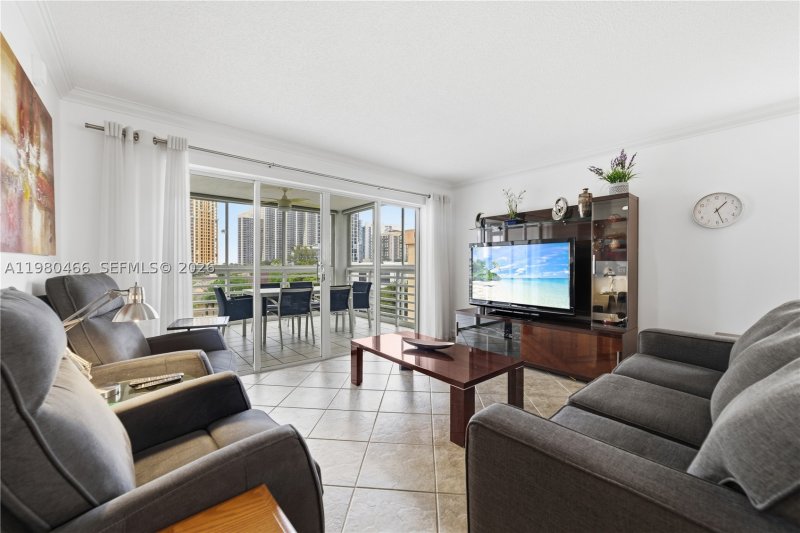 Le Frontenac Apt #614