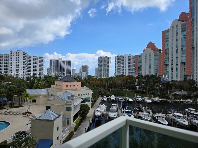 Condo for sale at Aventura Marina 606