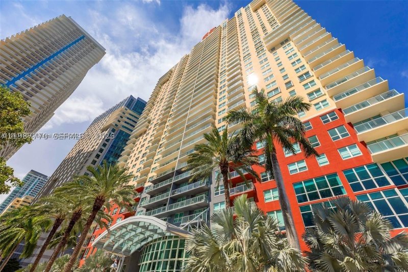 Apartment for rent at Mark on Brickell 1008
