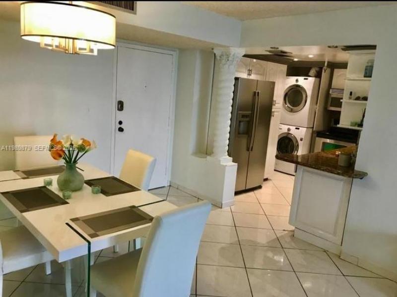 Condo for sale at Winston Towers 1507