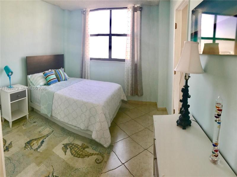 Condo for sale at Winston Towers 1507