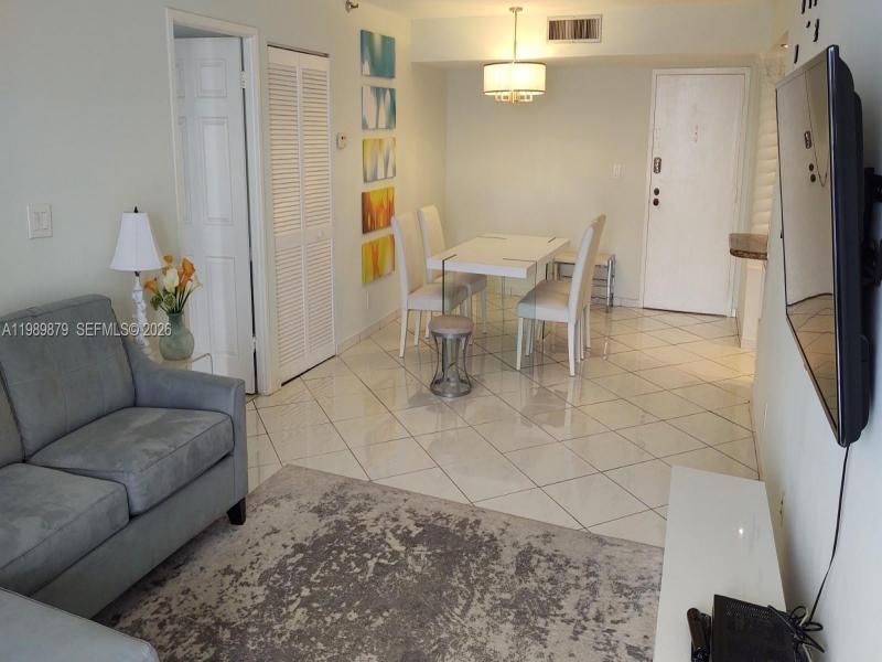 Condo for sale at Winston Towers 1507