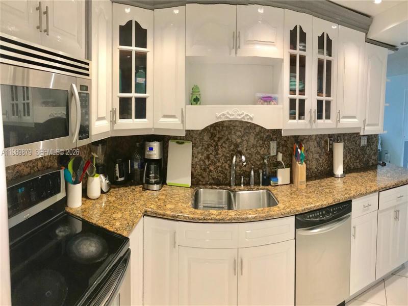 Condo for sale at Winston Towers 1507