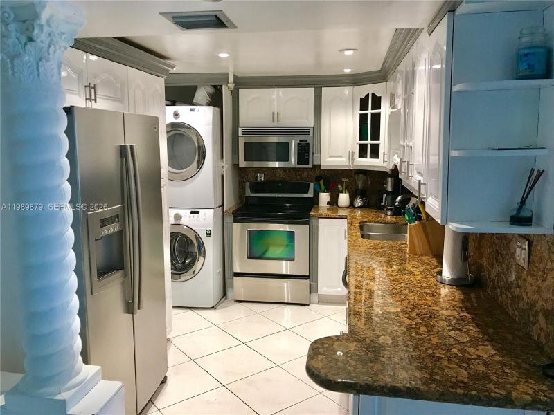 Condo for sale at Winston Towers 1507