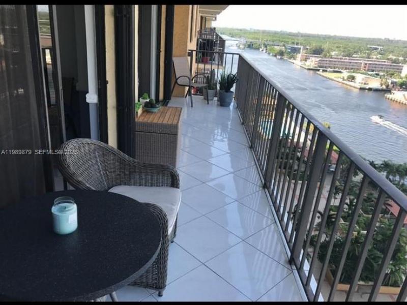 Condo for sale at Winston Towers 1507