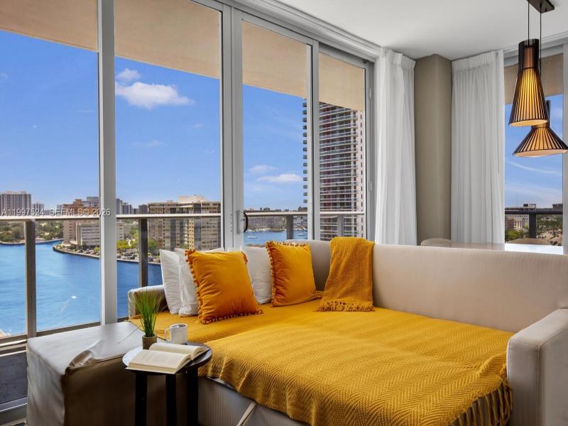 Hyde Beach House Apt #R708