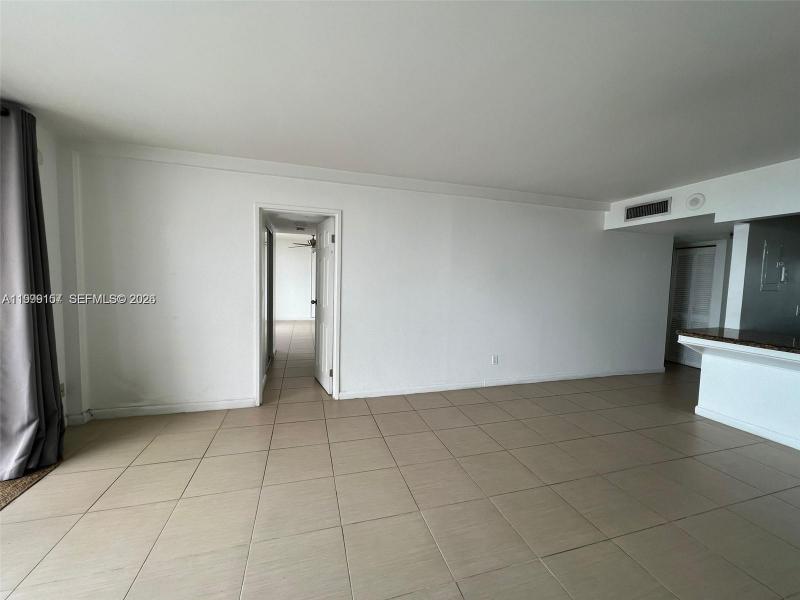 Apartment for rent at Sailboat Cay 1402