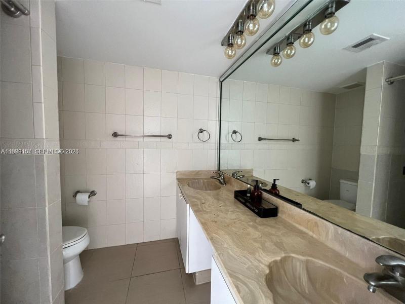 Apartment for rent at Sailboat Cay 1402