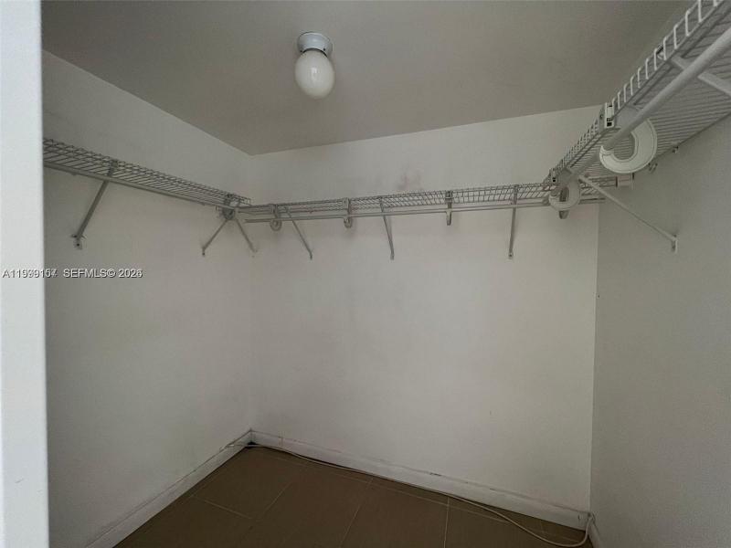 Apartment for rent at Sailboat Cay 1402