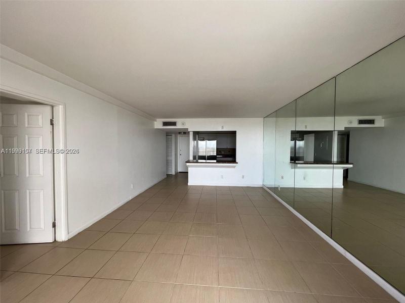 Apartment for rent at Sailboat Cay 1402