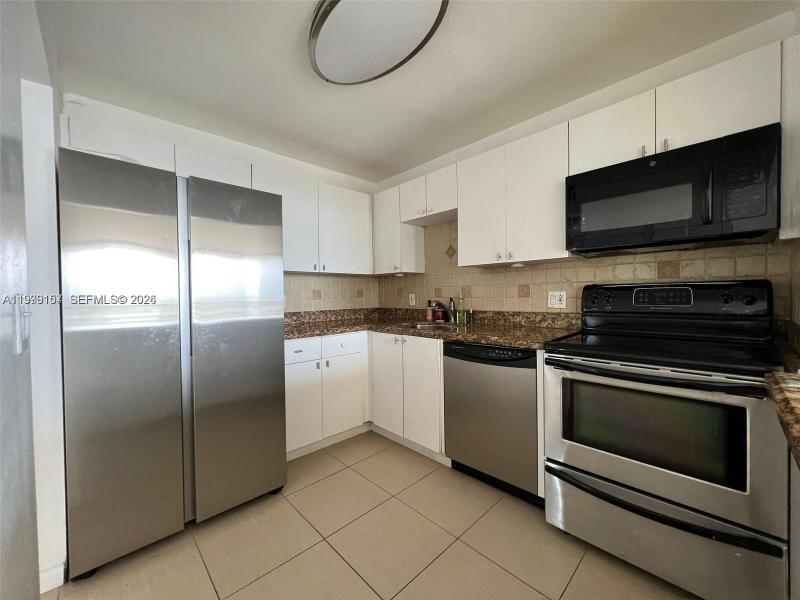 Apartment for rent at Sailboat Cay 1402