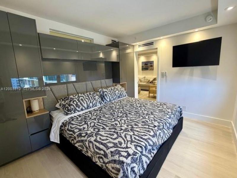 Condo for sale at The Wave Condo 833