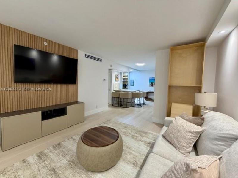 Condo for sale at The Wave Condo 833