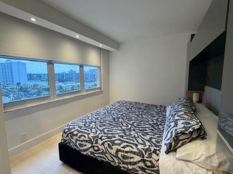 Condo for sale at The Wave Condo 833