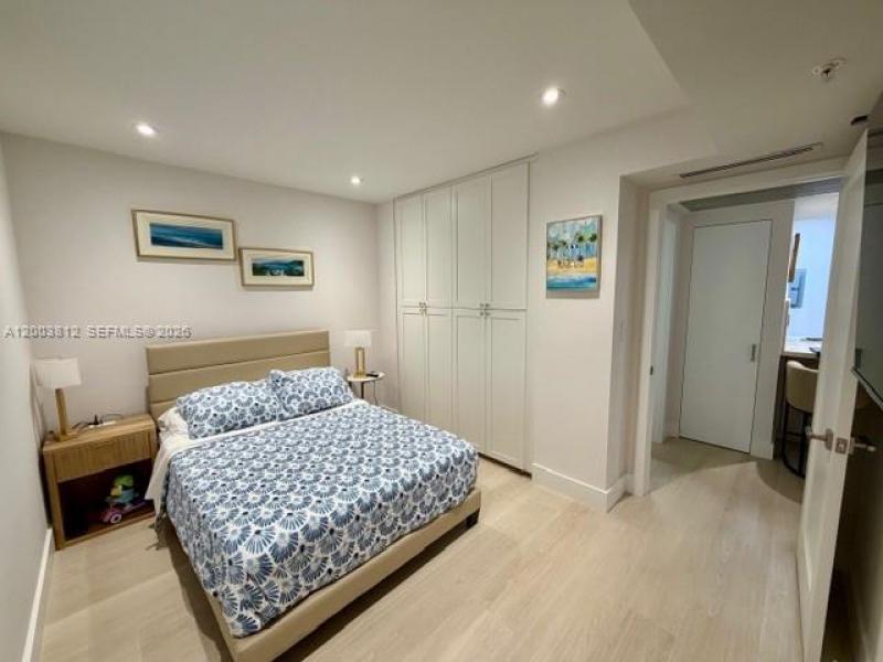 Condo for sale at The Wave Condo 833