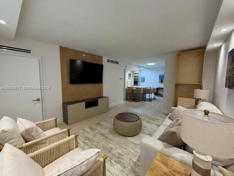Condo for sale at The Wave Condo 833