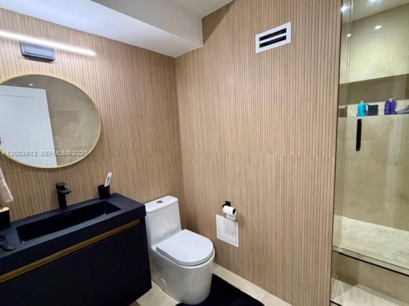 Condo for sale at The Wave Condo 833