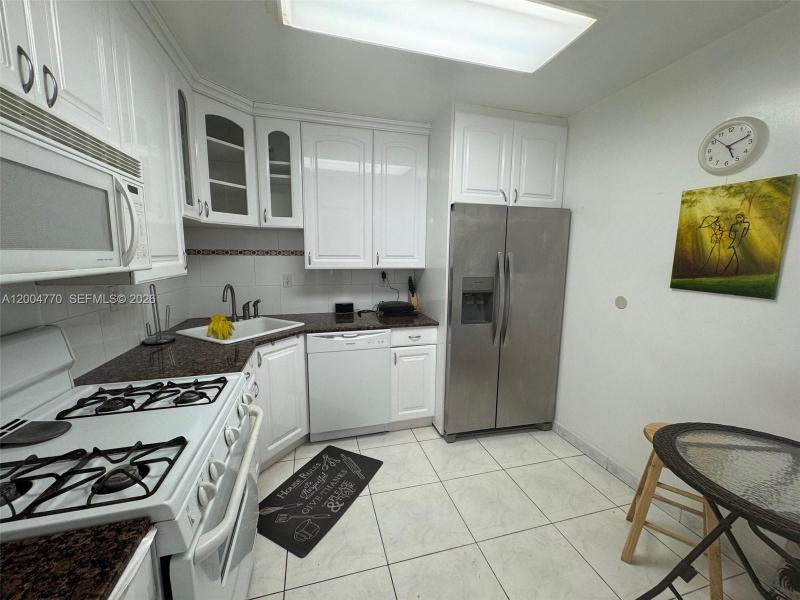Condo for sale at Parker Plaza Estates 403