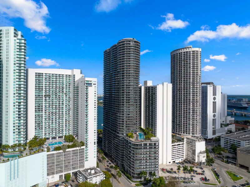 Aria on The Bay Apt #905