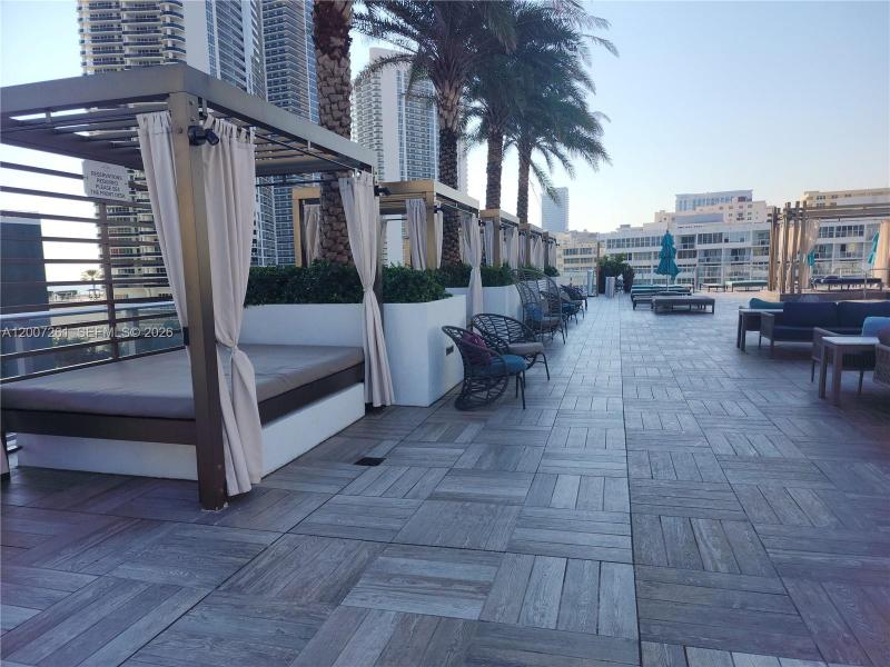 Comprar apartamento no Hyde Beach House R2905