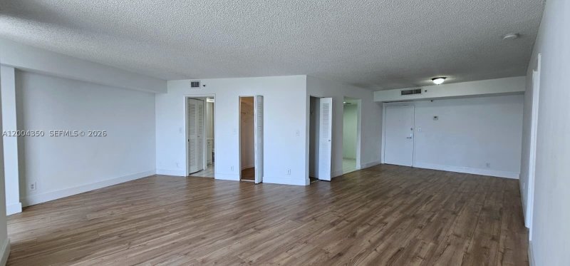 Apartment for rent at Parc Central Aventura 1503