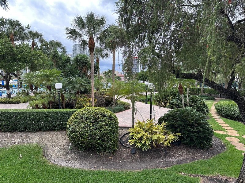 Condo for sale at Olympus Towers 1402