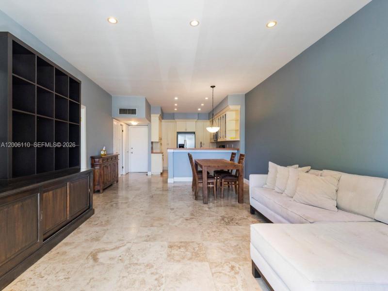 Condo for sale at Island Terrace LE