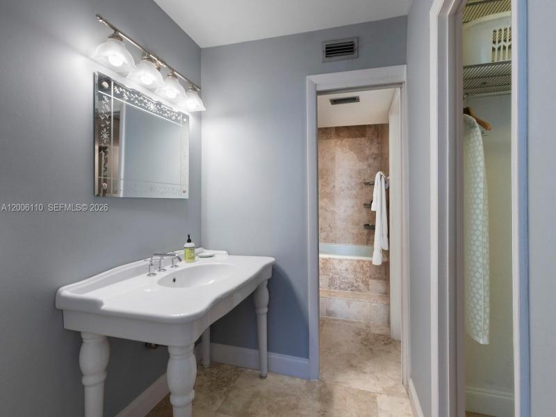 Condo for sale at Island Terrace LE