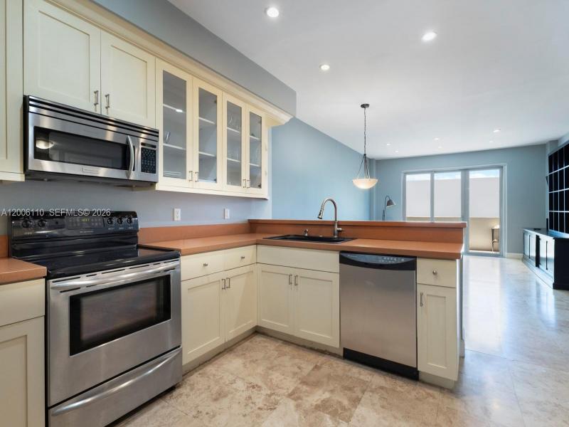 Condo for sale at Island Terrace LE