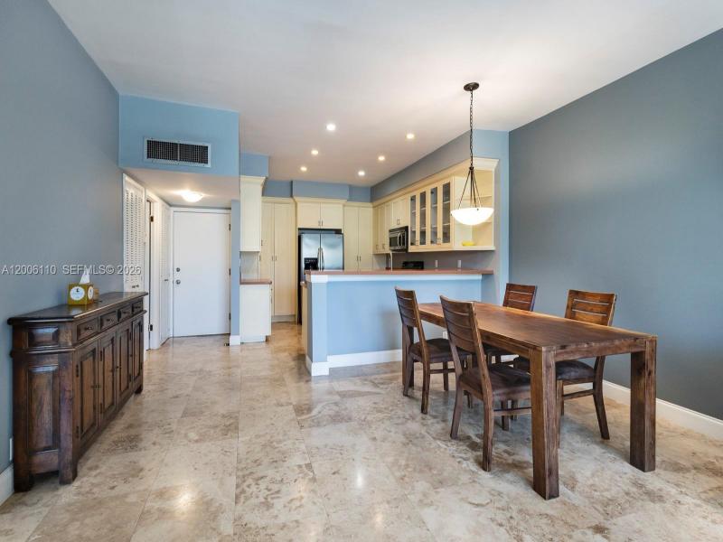 Condo for sale at Island Terrace LE
