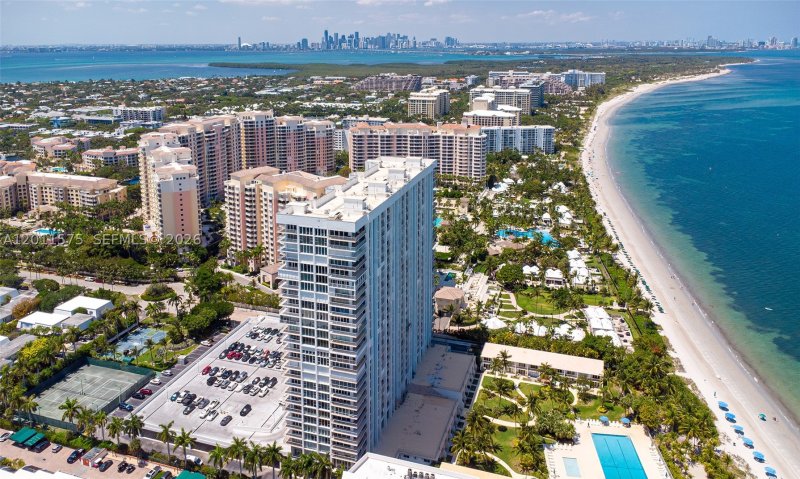 Condo for sale at Casa Del Mar 7D