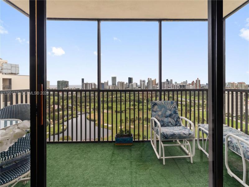 Comprar apartamento no Coronado I PH24