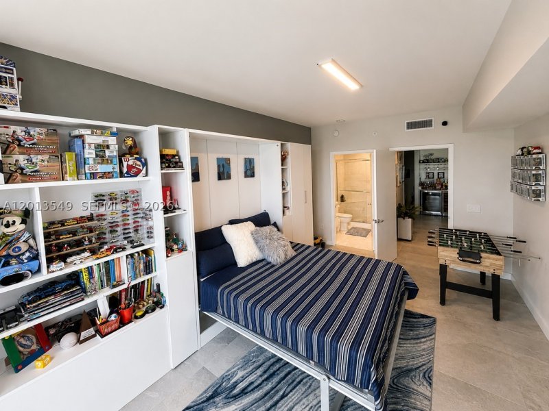 Comprar apartamento no Marina Palms Yacht Club 1610