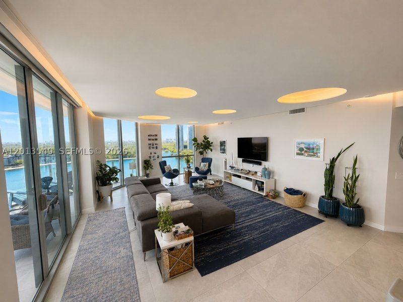 Comprar apartamento no Marina Palms Yacht Club 1610