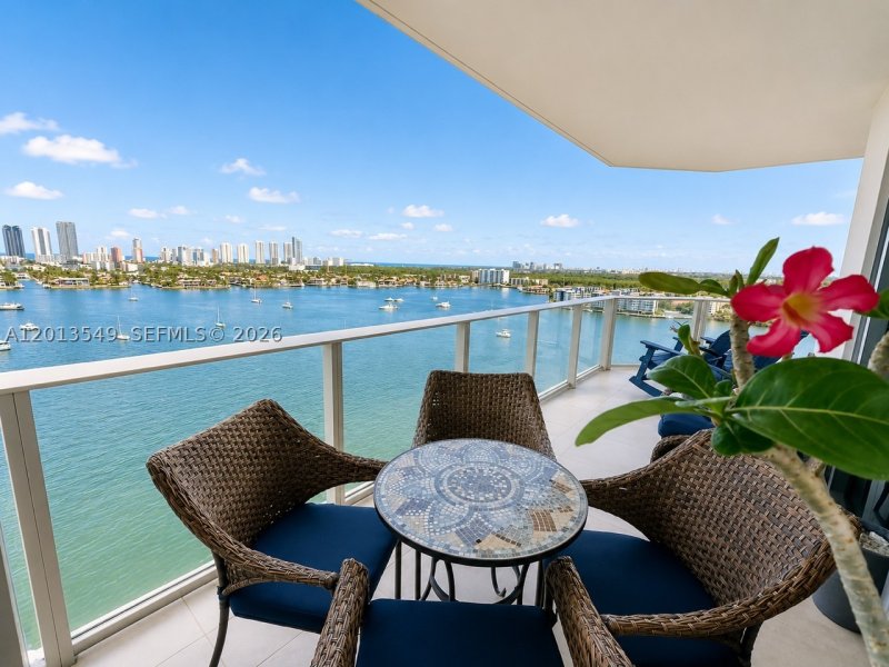 Comprar apartamento no Marina Palms Yacht Club 1610