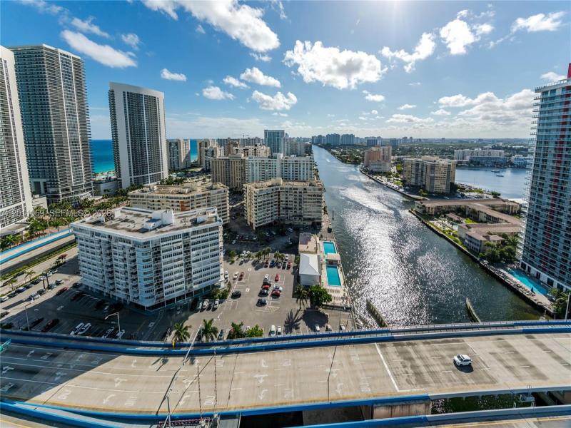 Comprar apartamento no Hyde Beach House R908