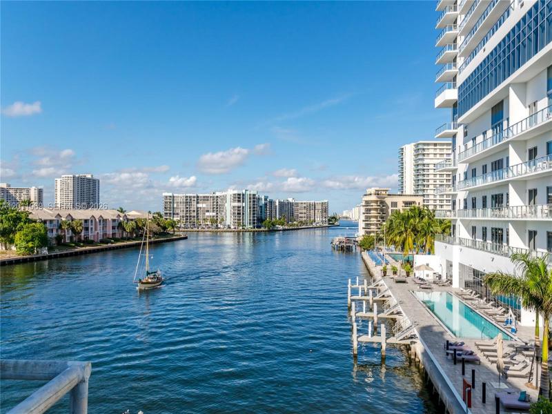 Comprar apartamento no Hyde Beach House R908