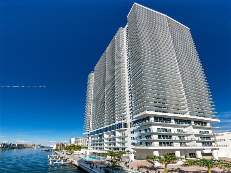 Comprar apartamento no Hyde Beach House R908