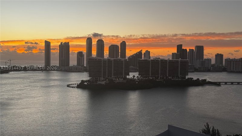 Apartment for rent at Aventura Marina II 1816