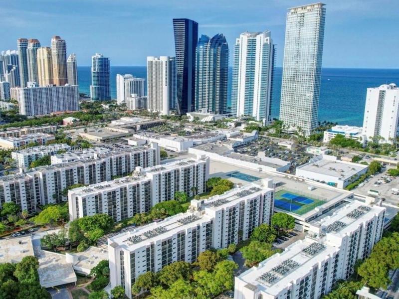 Condo for sale at Plaza of the Americas 601