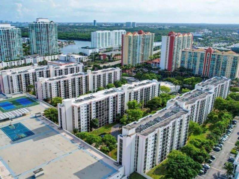 Condo for sale at Plaza of the Americas 601