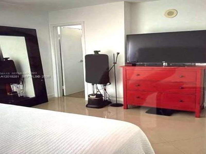 Condo for sale at Plaza of the Americas 601