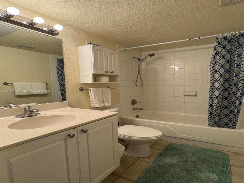 Condo for sale at The Wave Condo 328