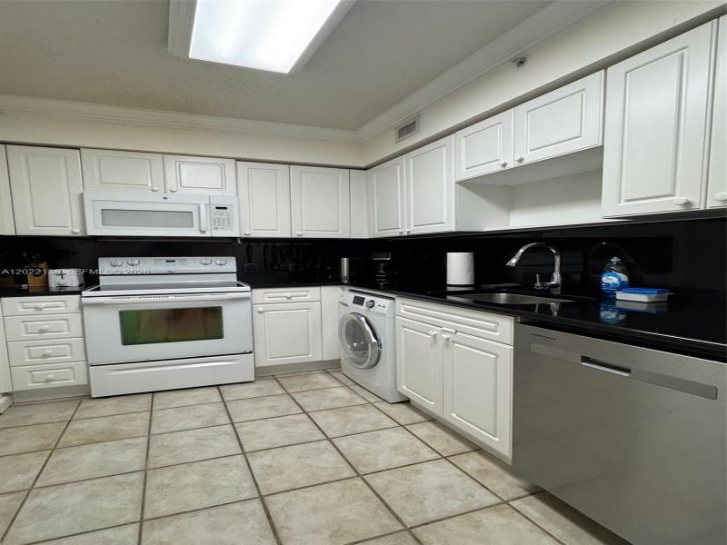 Condo for sale at The Wave Condo 328
